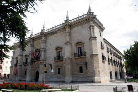 The socio-economic contribution of the University of Valladolid The socio-economic contribution of the University of Valladolid