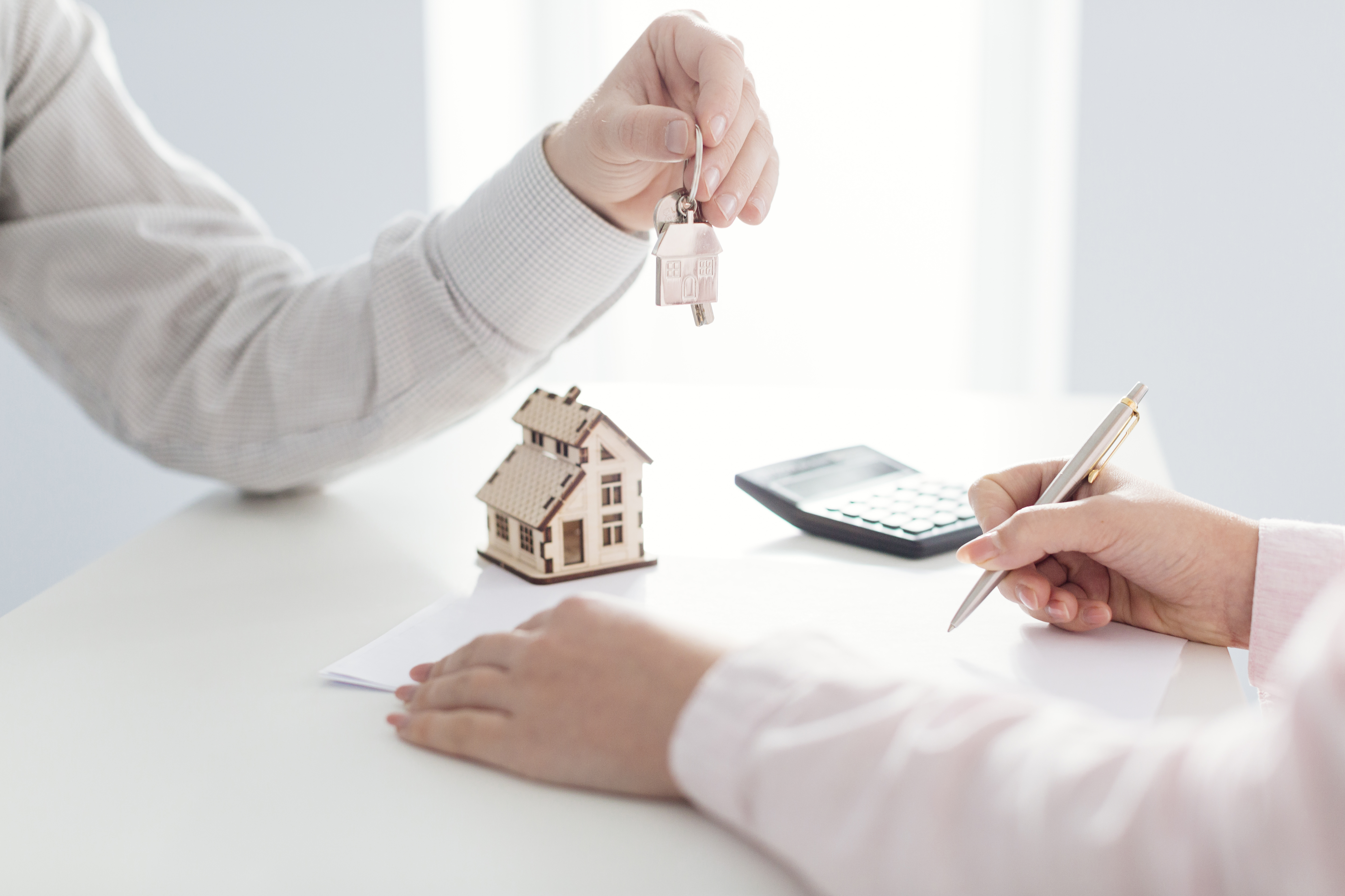 Search frictions, housing prices and growth Search frictions, housing prices and growth