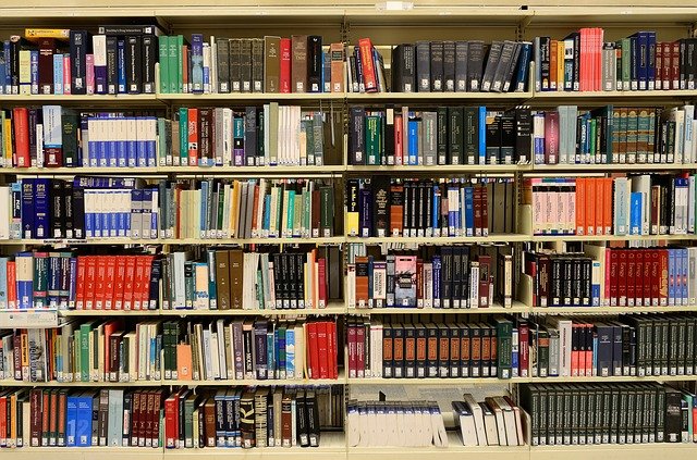Estudio y diagnóstico de la situación de las universidades públicas valencianas: actividad, resultados y financiación Estudio y diagnóstico de la situación de las universidades públicas valencianas: actividad, resultados y financiación