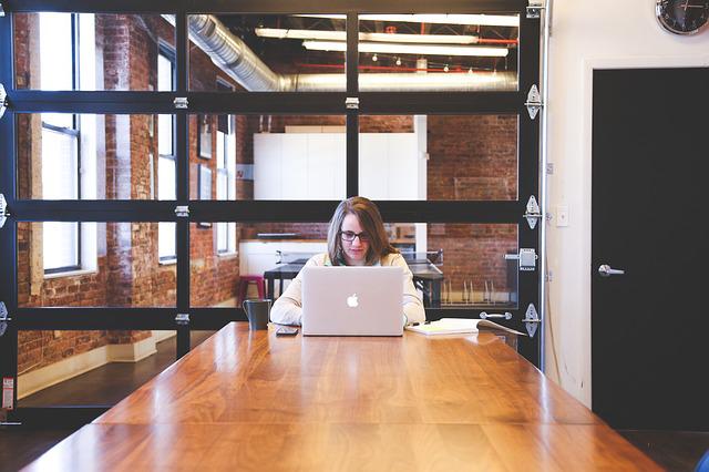 IvieLAB - Diagnóstico de la presencia y desarrollo de las mujeres directivas en las empresas valencianas IvieLAB - Diagnóstico de la presencia y desarrollo de las mujeres directivas en las empresas valencianas